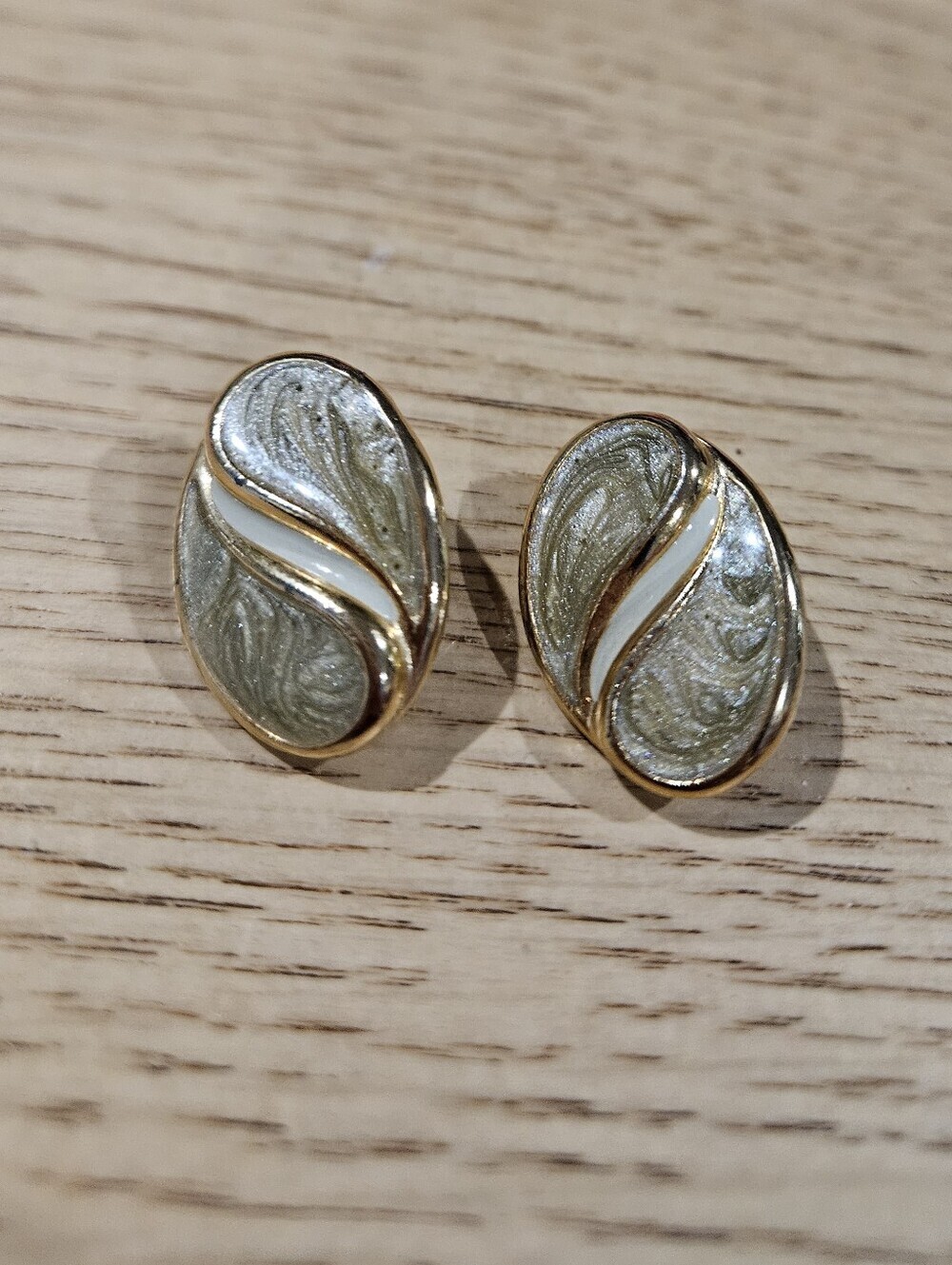 Vintage Gold Tone White Enamel Swirl Oval Stud Earrings